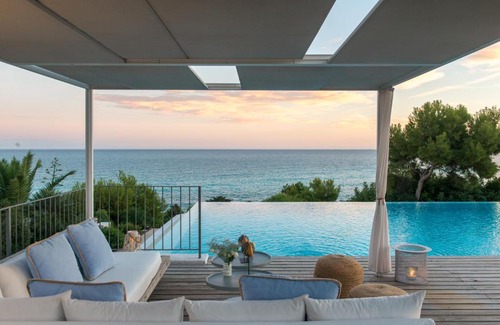 Sant Pere de Ribes Villa | Villa Brisa del Mar Seafront villa located in the Garraf National Park 30 minutes from Barcelona