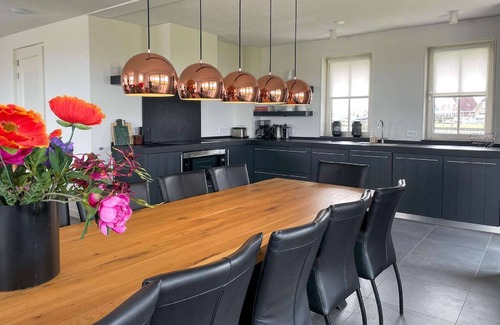 Delfstrahuizen Villa | Villa by Tjeukemeer with Sauna & Whirlpool