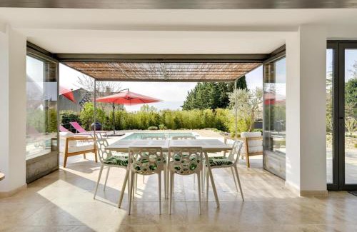 Cabrieres-d'Avignon House | Villa Cali - Air-conditioned, Pool, Heart Village