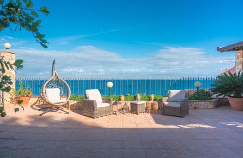 Torre Colonna-sperone Villa | Villa Carilù