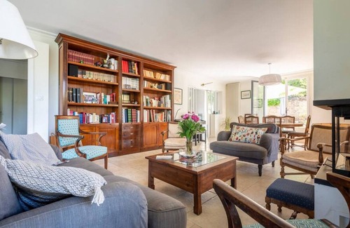 Les Beaux-Arts Villa | Villa Caroline · Charming Languedoc villa with pool in Montpellier