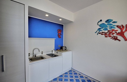 Pontone House | Villa Clarice F: A bright and sunny studio apartment in a quiet position, located on a hillside above the sea, with Free WI-FI.