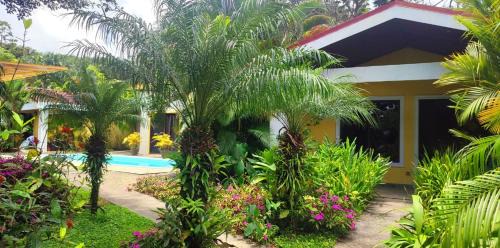 Nuevo Arenal House | Villa Colibri at LakeGardens
