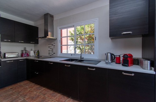 Buzanada Villa | Villa Consuelo. Attractive 5 Bedroom Villa. Private Heated Pool. BBQ.