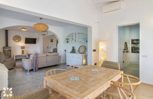 Arnella Villa | Villa CORASOL by Abahana Villas