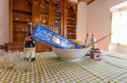 Sigillo Apartment | Villa Costanzi: Comfy Apartment Below The Cucco