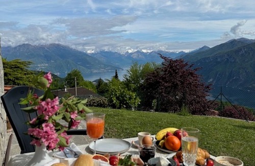Civenna Bed & Breakfast | Villa D'ALBA with spectacular views of the mountains and Lake Como QUEEN SUITE