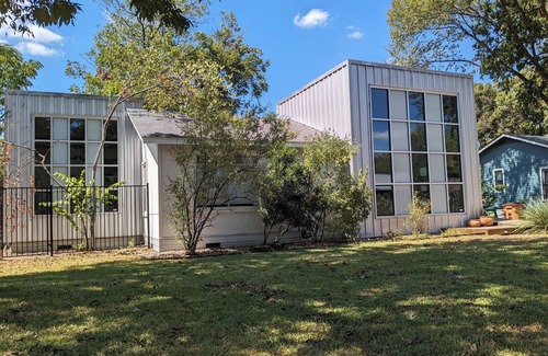 North Loop House | Villa Dario: Beautiful Home in Midtown Austin