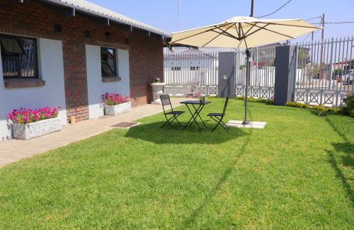 Francistown House | Villa de Chazha Guesthouse
