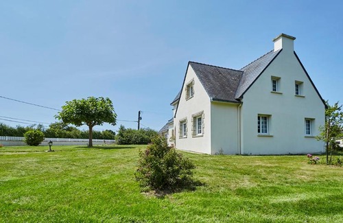 Ambon Villa | Villa de Cromenach
