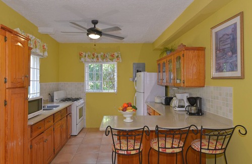 Treasure Beach Villa | Villa de la Sable located on the edge of the sea with spectacular views