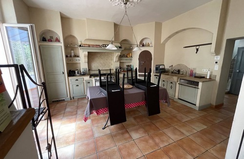 Montelimar Villa | Villa de Maître, Piscine et Grand Jardin en Plein Montelimar