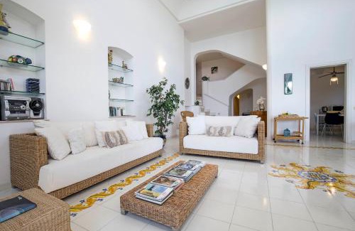 Erchie House | Villa dei Limoni con terrazza e discesa a mare