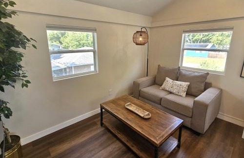 Meadowlawn Apartment | Villa del Sol St Pete The Loft