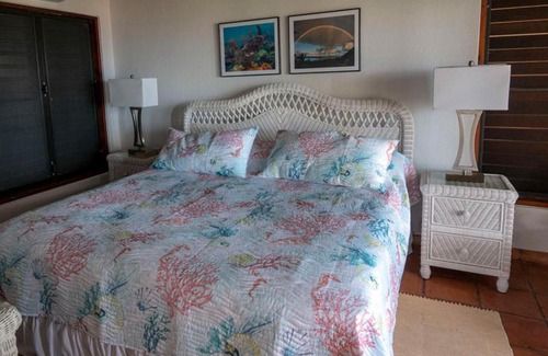 Spanish Town Villa | VILLA DEL SOLE
