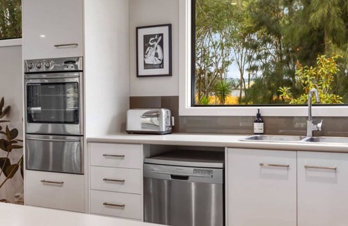 McLaren Vale Villa | Villa Del Vino- stylish amongst bush & vineyards