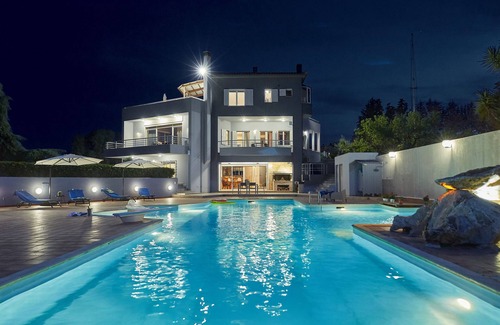 Vrahati Villa | Villa Dennis Euphoria Retreat