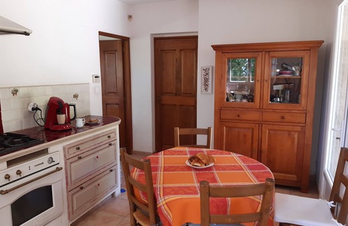 Caumont-sur-Durance Villa | Villa des oliviers ideal for visiting Provence