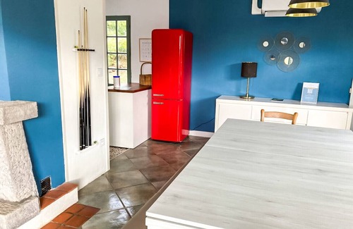 Moux-en-Morvan Villa | Villa des Suisses with Jacuzzi & View of Lake des Settons
