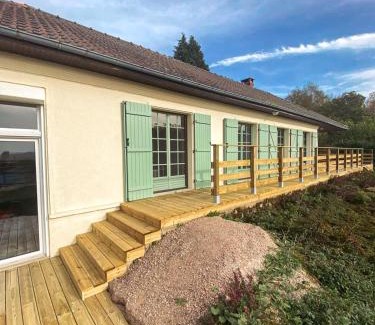 Moux-en-Morvan Villa | Villa des Suisses with Jacuzzi & View of Lake des Settons