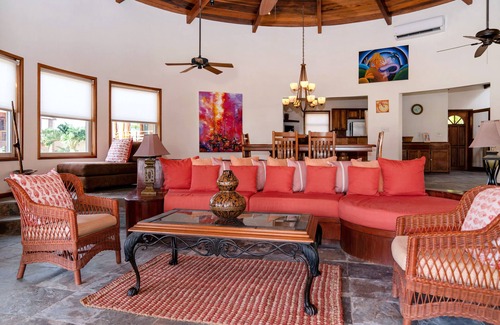 San Pedro House | Villa Descanso: Peaceful Beach Front - 3BR Seascape w/Pool View/Beach Access