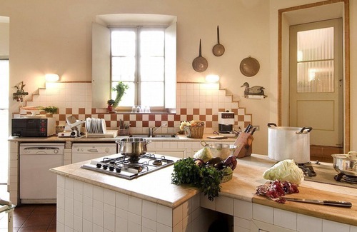 Bornato House | Villa Diodoro: An elegant and welcoming two-story ancient house located in a small hamlet in the heart of the Franciacorta, with Free WI-FI.