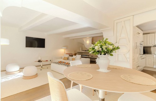 Old Town Villa | Villa du Prince de Lignac | 5-star Hotel Services at Le Yaca