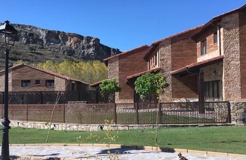 Fuentiduena Cottage | VILLA EL TILO- RURAL TOURIST COMPLEX LAS VILLAS DE FUENTIDUEÑA