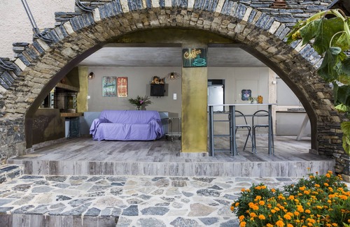Keramota Villa | Villa Elisa, View+Hidden in Trees!