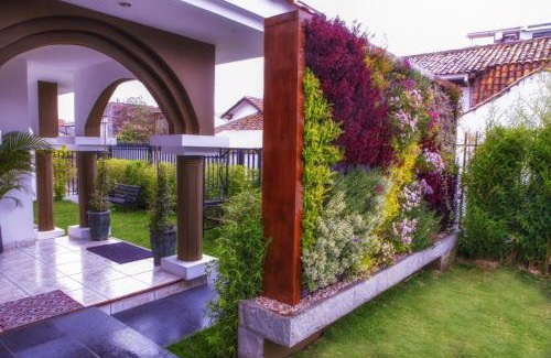 Huayna-Capac House | Villa Emilia Hostal