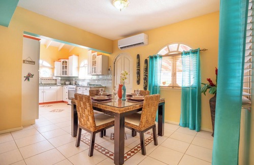 Boroncana Villa | Villa Encantada Aruba with Private Pool and garden