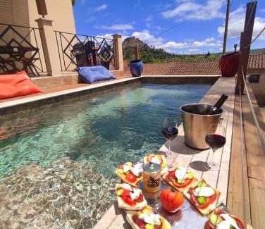 Montseret Villa | VILLA ENTIERE BELLEVUE - Balnéo - Piscine - Clim