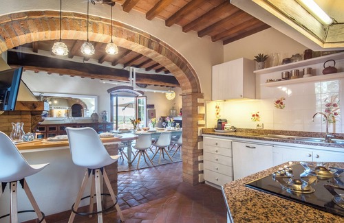Vertine Villa | "Villa Erbolino" with Private Garden, Outdoor Stone Bathtub & Wi-Fi