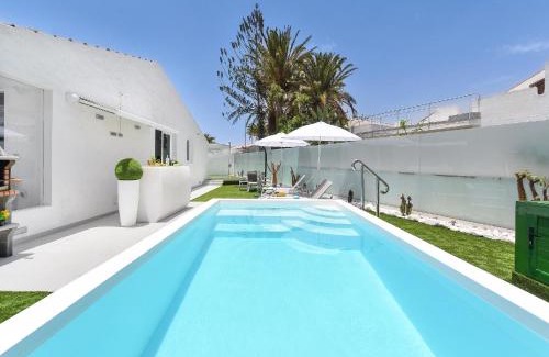 Playa del Ingles Villa | Villa Playa Del Ingles Vista Luxury Retreat In Gran Canaria Private Heated Pool Garden Terrace Bbq Rooftop Solarium With Sea Views Prime,