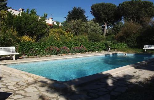 Villeneuve-de-la-Raho House | Villa familale avec piscine et jardin boisé