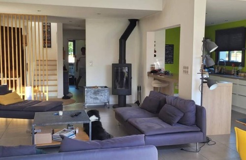 Saint-Jean-d'Illac Villa | Villa Familiale Avec Piscine Entre Bordeaux et Bassin D'arcachon
