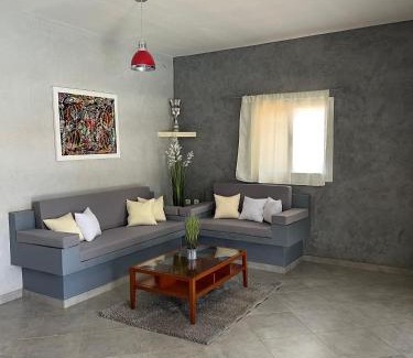 Ngaring House | Villa fleurie