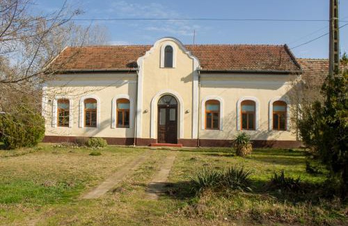 Kiskunmajsa Villa | Villa Flora