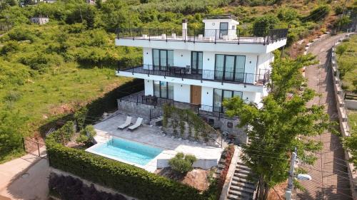 Shkoder Villa | Villa Florale