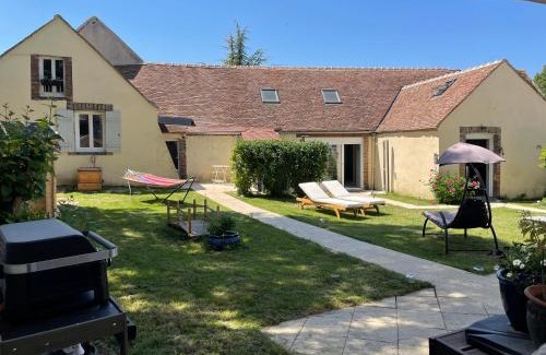 Fontaine-la-Gaillarde House | Villa Fontaine avec piscine intérieur chauffée-Maison de campagne Familiale -idéal Vacances ou Séjour Professionnel -3 chambres-Bureau séparé -Lit Bébé - Parking Facile & Gratuit