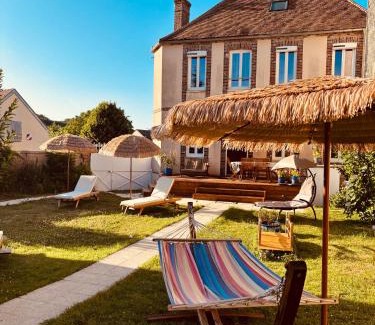 Fontaine-la-Gaillarde House | Villa Fontaine avec piscine intérieur chauffée-Maison de campagne Familiale -idéal Vacances ou Séjour Professionnel -3 chambres-Bureau séparé -Lit Bébé - Parking Facile & Gratuit