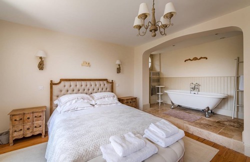 Mirandol-Bourgnounac Villa | Villa ∙ 6 bedrooms ∙ 14 guests