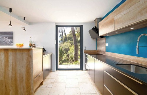Saint-Marc-Jaumegarde Villa | Villa