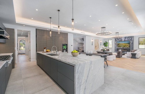 The Flats Villa | Villa Gemma by LuxJB ๐ New Beverly Hills Flats Mansion ๐ Steps from Rodeo Drive