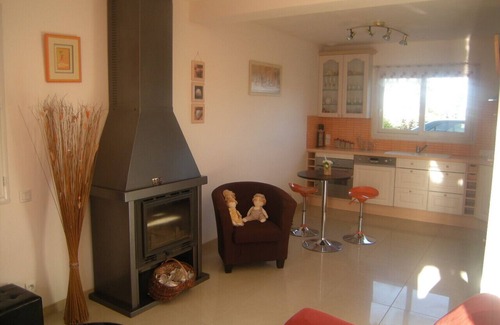 Plougrescant Villa | Villa 'Gite Bord de Mer Jacuzzi' with Private Terrace and Wi-Fi