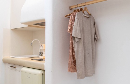 Plaka Villa | Villa Gold&White