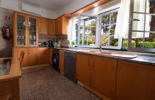 Charneca de Caparica e Sobreda Villa | Villa Golf and Sea - Five Bedroom Villa, Sleeps 10