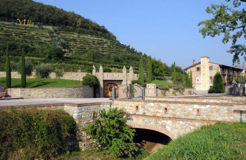 Bozze-Calchera-Villa Apartment | Villa Gradoni