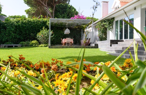 Cascais House | Villa in Cascais with daily housekeeping 4 hours/day. Private pool and garden