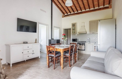Colle di Val d'Elsa Villa | Villa in Colle Di Val D’elsa with 4 bedrooms sleeps 8